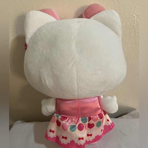 Hello Kitty Plush - Picture 2 of 5